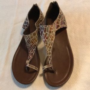 Relativity sandals